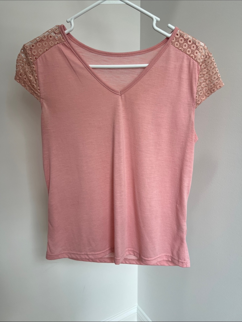 Women’s V-Neck Lace Sleeve Top - Dusty Rose